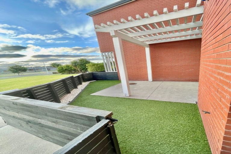 Photo of property in 12 Fermi Lane, Papakura, 2110