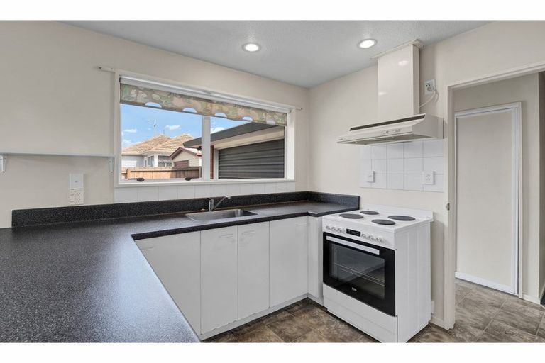 Photo of property in 2/86 Aorangi Road, Bryndwr, Christchurch, 8053