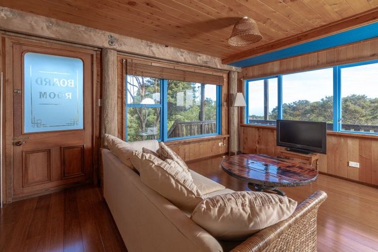 Photo of property in 37 Whaanga Road, Raglan, 3297