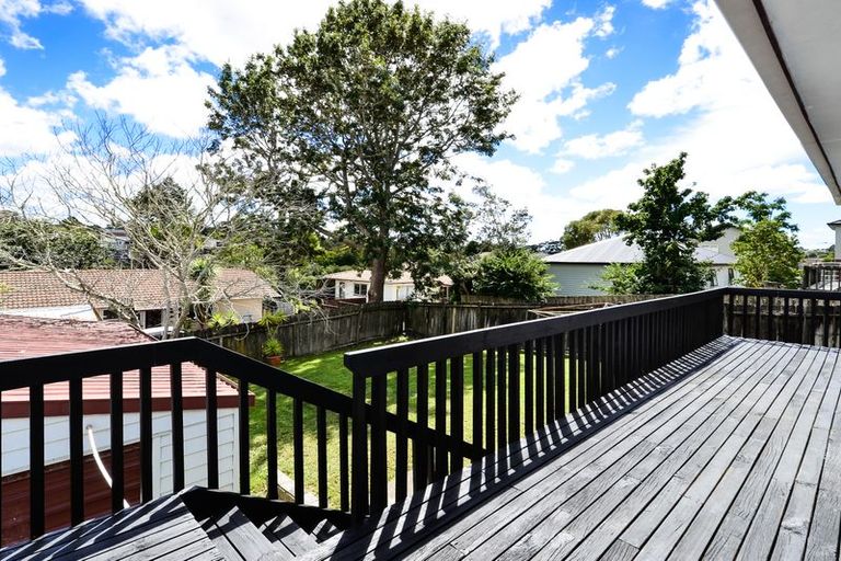 Photo of property in 112 Borich Road, Sunnyvale, Auckland, 0612