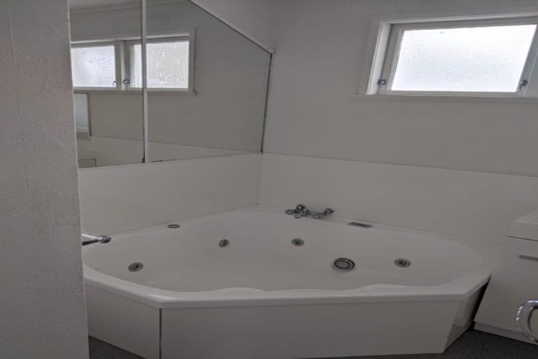 Photo of property in 1/34b Sunnynook Road, Sunnynook, Auckland, 0620