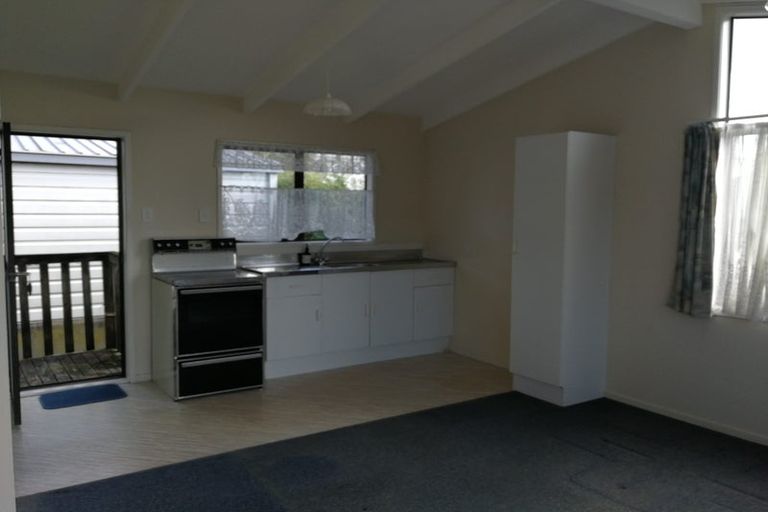 Photo of property in 43 Sunnyside Road, Sunnyvale, Auckland, 0612