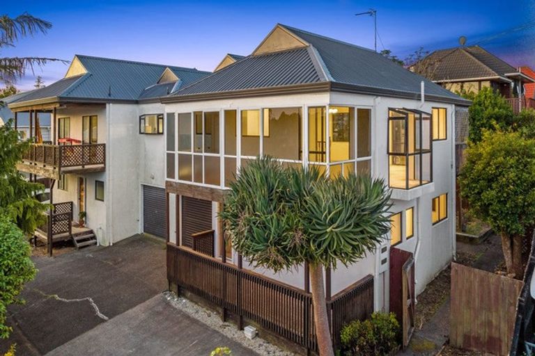 Photo of property in 3/14 Wernham Place, Northcote, Auckland, 0626