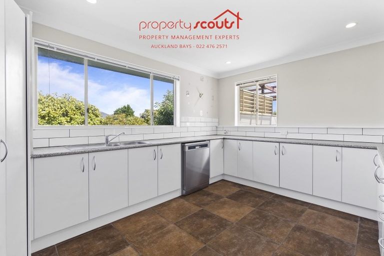 Photo of property in 4 Bluestone Rise, Rosedale, Auckland, 0632
