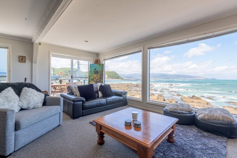Photo of property in 148 The Esplanade, Houghton Bay, Wellington, 6023