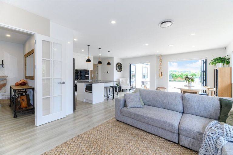 Photo of property in 14 Walter Ruddock Avenue, Kumeu, 0810