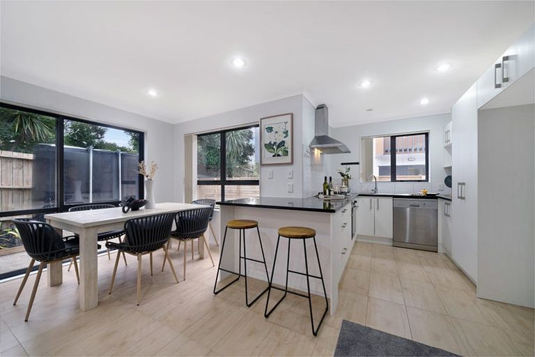 Photo of property in 30 Brandon Road, Manly, Whangaparaoa, 0930