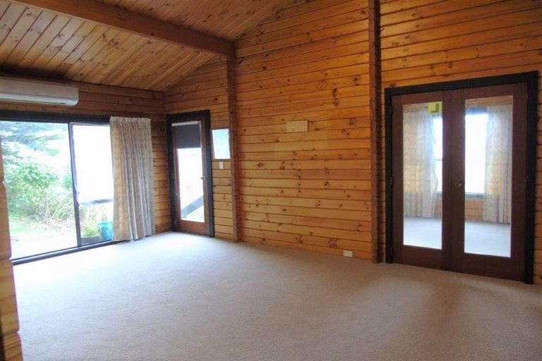 Photo of property in 35 Makara Road, Karori, Wellington, 6012