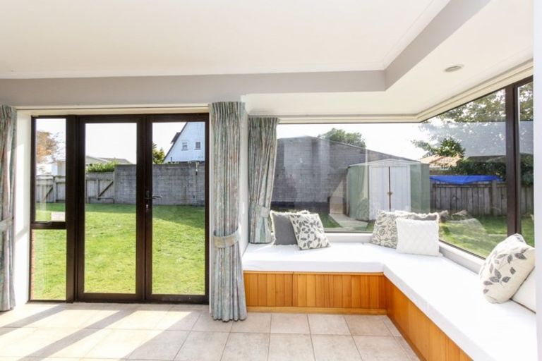 Photo of property in 7 Sandel Rise, Merrilands, New Plymouth, 4312