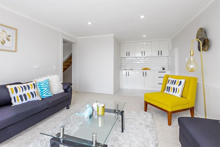 Photo of property in 1/11 Chamade Place, Clover Park, Auckland, 2019