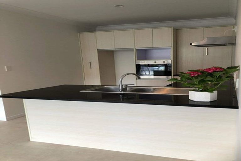 Photo of property in 4/44 Carlos Drive, Flat Bush, Auckland, 2016