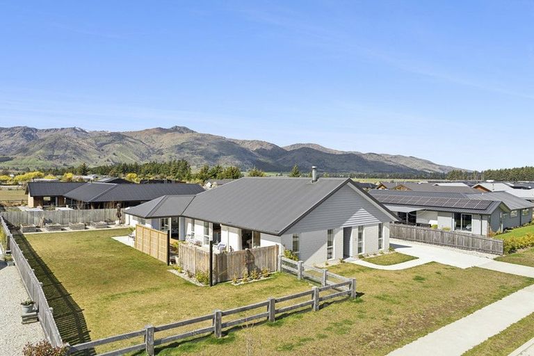 Photo of property in 12 Sentinel Drive, Lake Hawea, 9382