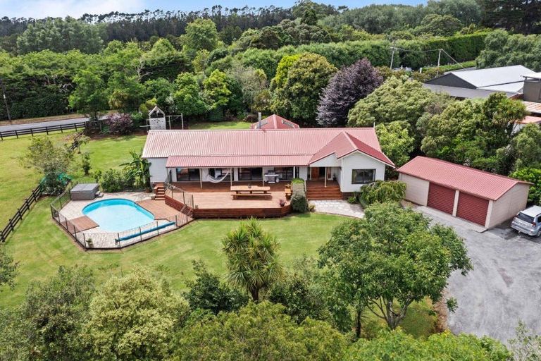 Photo of property in 132 Motu Road, Kumeu, 0891