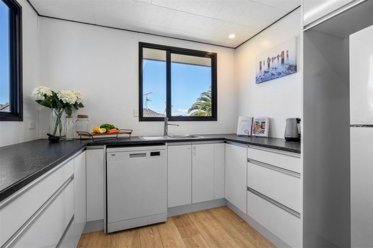 Photo of property in 23 Devonshire Road, Unsworth Heights, Auckland, 0632