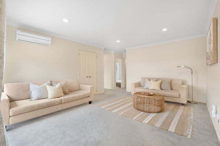 Photo of property in 27 Roy Maloney Drive, Henderson, Auckland, 0612