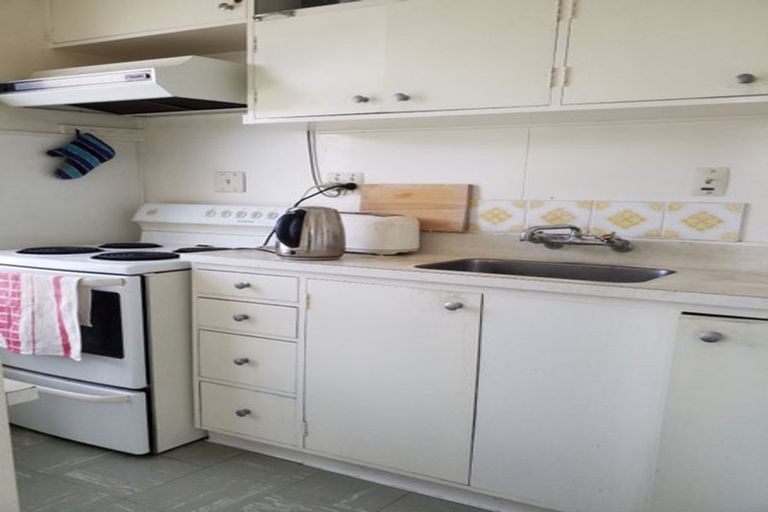 Photo of property in Churchill Flats, 213 The Terrace, Wellington Central, Wellington, 6011