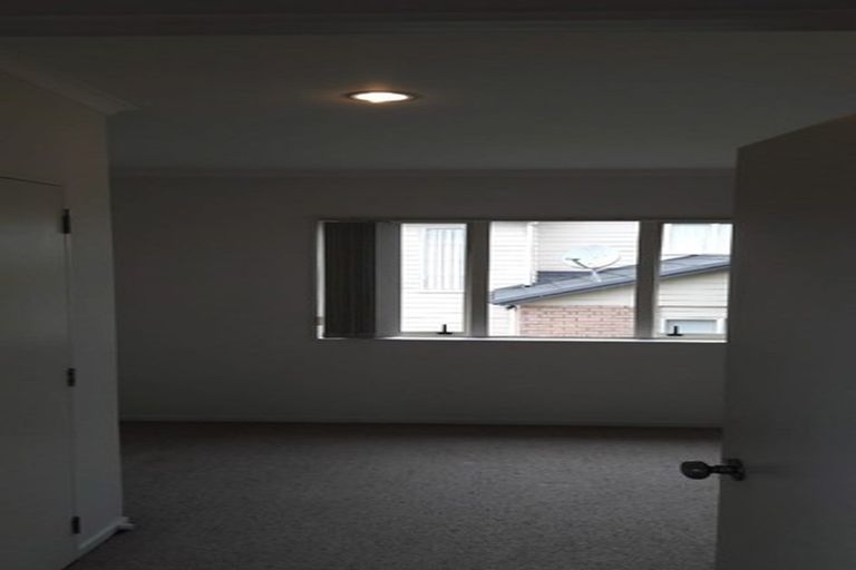 Photo of property in 35 Brashier Circle, Sunnyvale, Auckland, 0612