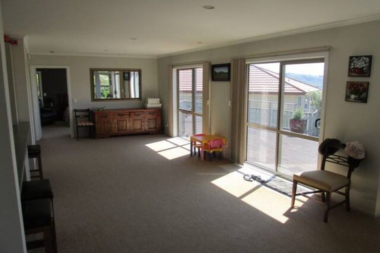 Photo of property in 1 Greenstone Place, Aotea, Porirua, 5024