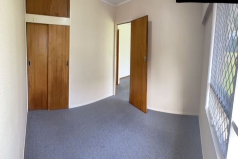 Photo of property in 2/7 Luplau Crescent, Cockle Bay, Auckland, 2014