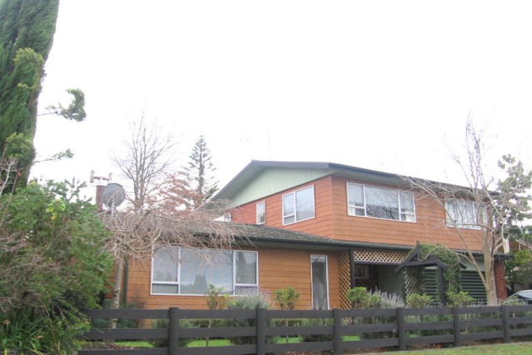 Photo of property in 14 Trigg Crescent, Taradale, Napier, 4112