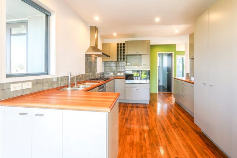 Photo of property in 190 Hurstmere Road, Takapuna, Auckland, 0622