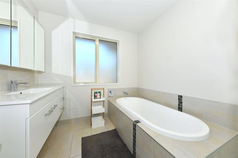 Photo of property in 16 Bradbury Avenue, Rolleston, 7614