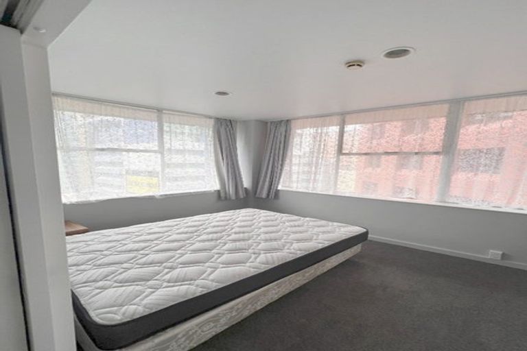 Photo of property in Terrace Tower Apartments, 9b/126 The Terrace, Wellington Central, Wellington, 6011