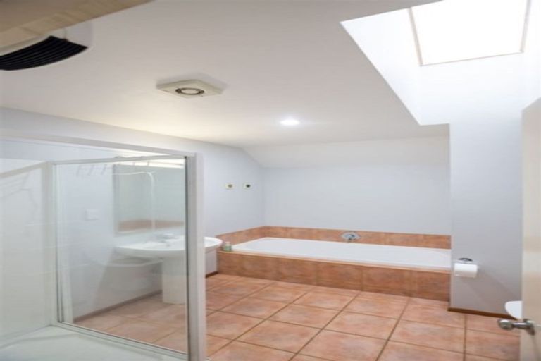 Photo of property in 2/70 Picton Avenue, Riccarton, Christchurch, 8011