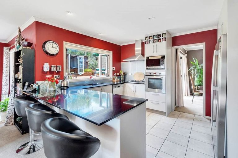 Photo of property in 6 Fairford Avenue, Henderson, Auckland, 0612