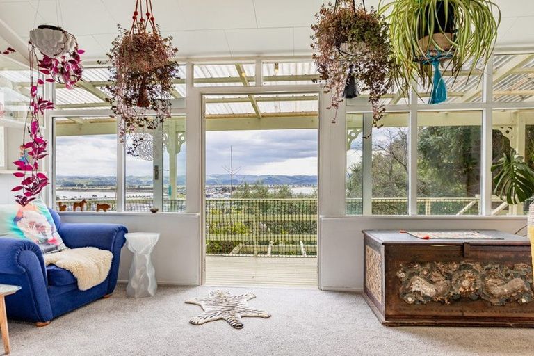 Photo of property in 3 Denholm Road, Hospital Hill, Napier, 4110