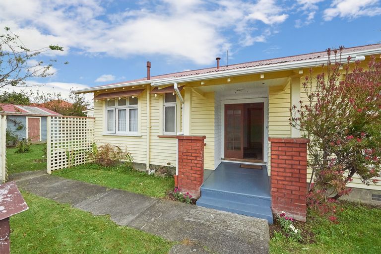 Photo of property in 46 Dahlia Street, Palmerston North, 4410