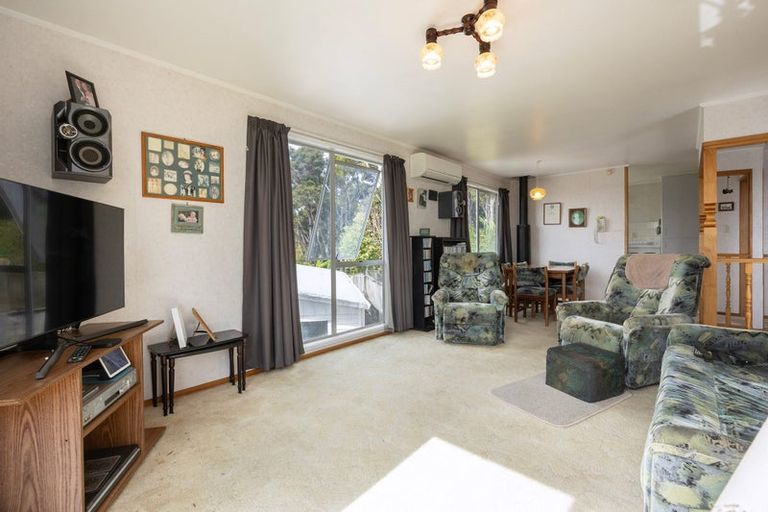 Photo of property in 10 Stallard Place, Glen Eden, Auckland, 0602