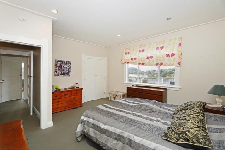 Photo of property in 5 Layard Street, Opunake, 4616