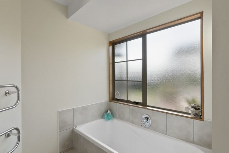 Photo of property in 8 Badminton Court, Huntington, Hamilton, 3210