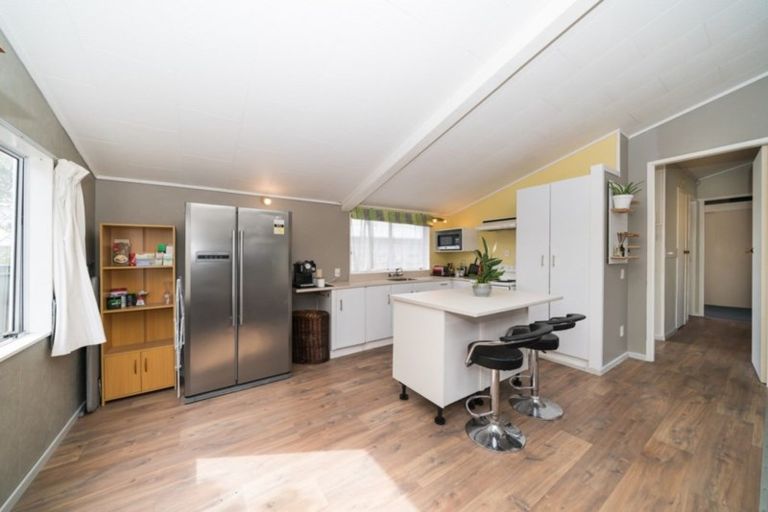 Photo of property in 30 Tiller Close, Kelvin Grove, Palmerston North, 4414