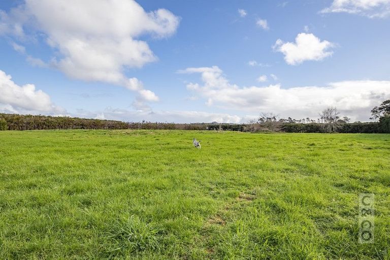 Photo of property in 138 Taupaki Road, Taupaki, 0782