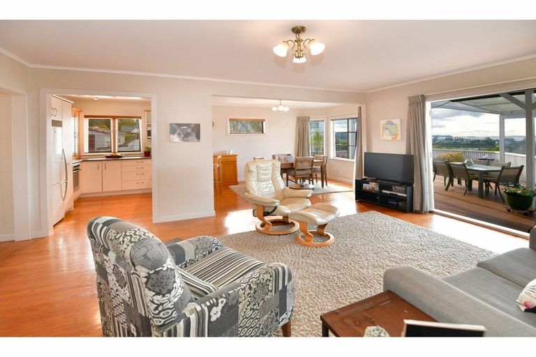 Photo of property in 9 Moffat Road, Red Beach, 0932