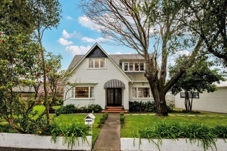 Photo of property in 6 Montgomery Terrace, Hokowhitu, Palmerston North, 4410