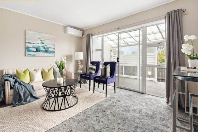 Photo of property in 2/118 Lynwood Road, New Lynn, Auckland, 0600