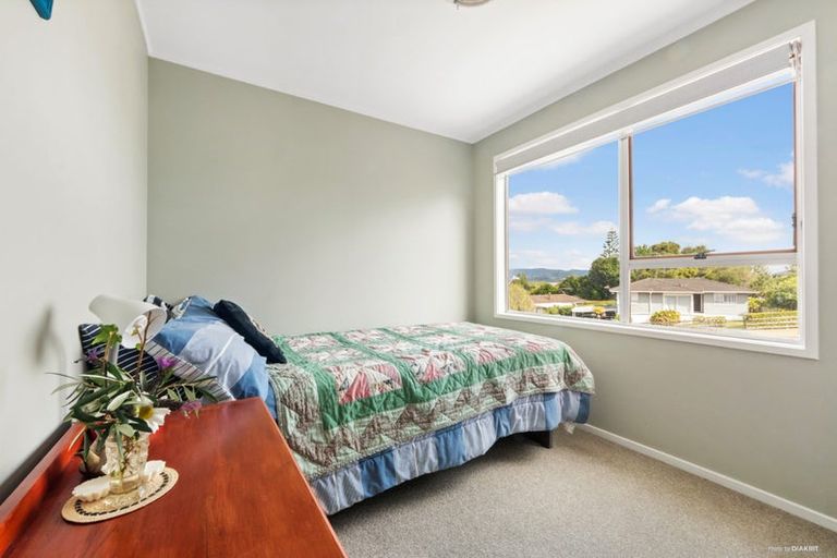 Photo of property in 6 Waari Avenue, Sunnyvale, Auckland, 0612