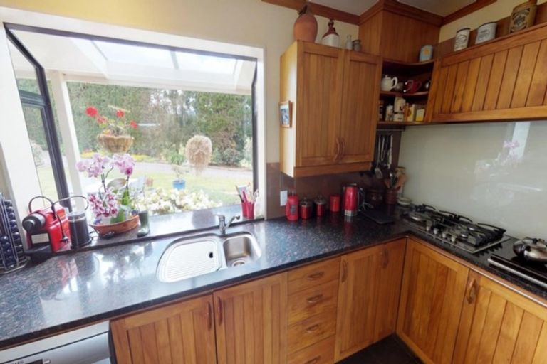 Photo of property in 312 Heatherlea Road East, Levin, 5571