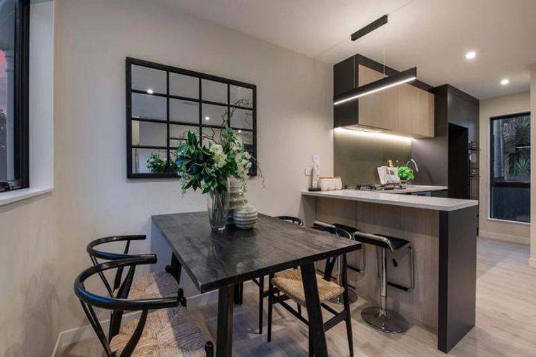 Photo of property in 2/114 Saddleback Rise, Murrays Bay, Auckland, 0630