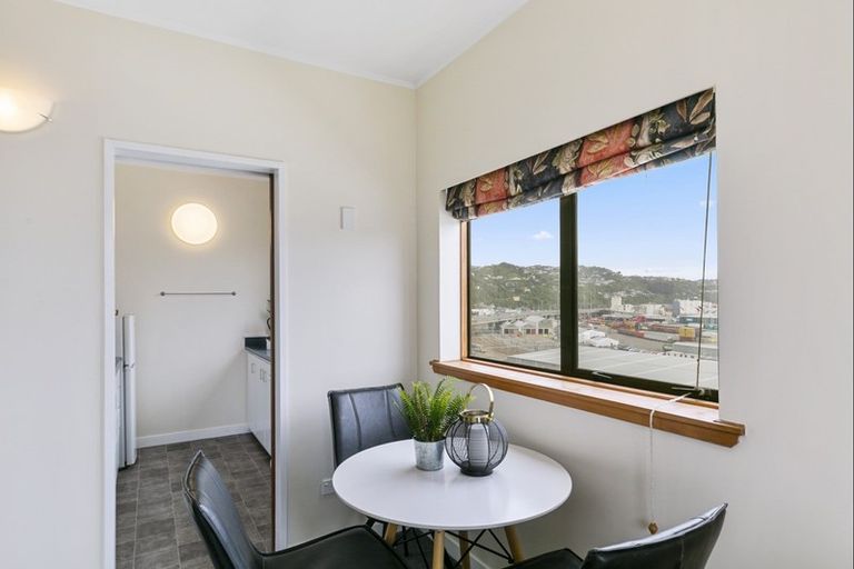 Photo of property in Hobson Court Flats, 66/70 Hobson Street, Thorndon, Wellington, 6011