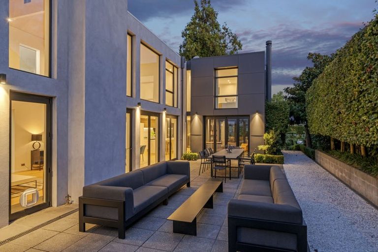 Photo of property in 100 Glandovey Road, Fendalton, Christchurch, 8052