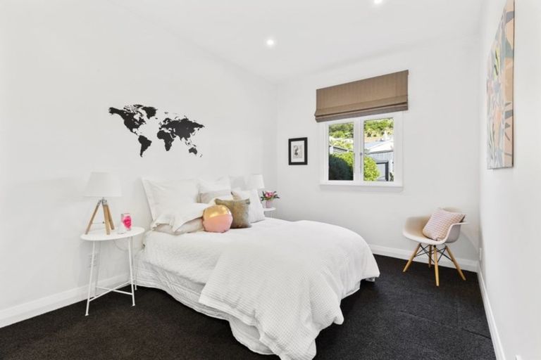 Photo of property in 203 Sutherland Road, Lyall Bay, Wellington, 6022