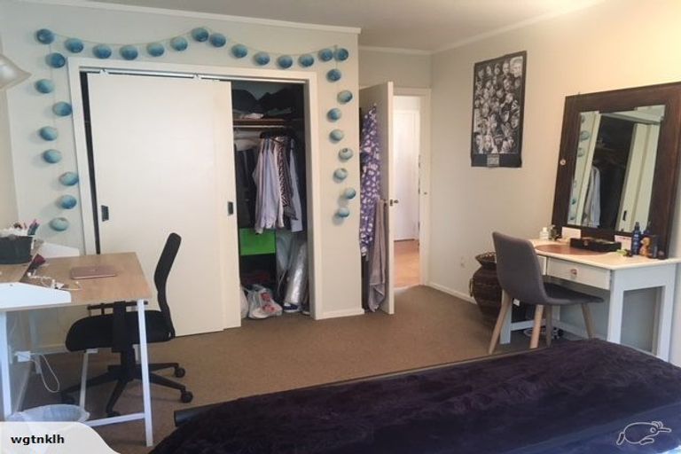 Photo of property in Grafon Court Flats, 2/53 Grafton Road, Roseneath, Wellington, 6011