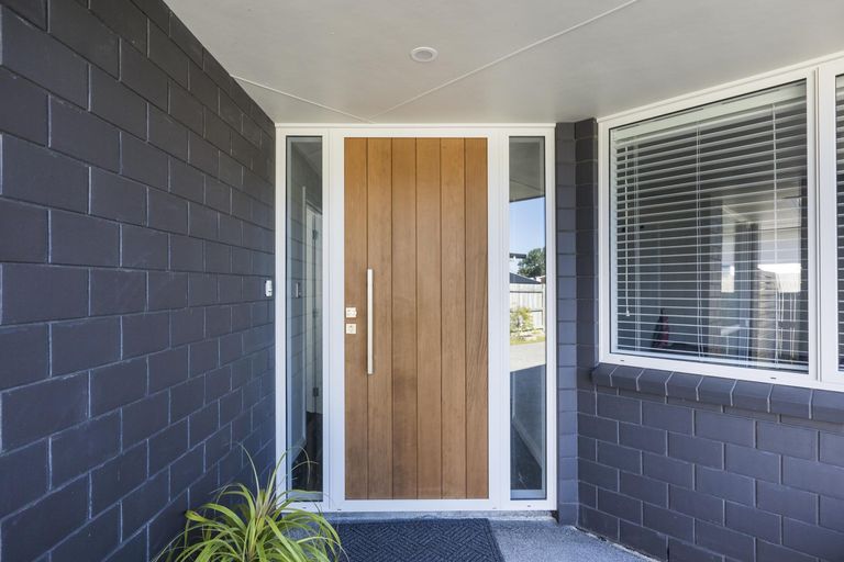 Photo of property in 15 Freedom Drive, Kelvin Grove, Palmerston North, 4414