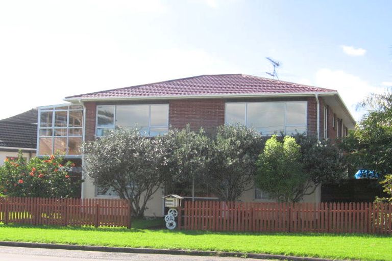 Photo of property in 2a Hattaway Avenue, Bucklands Beach, Auckland, 2012