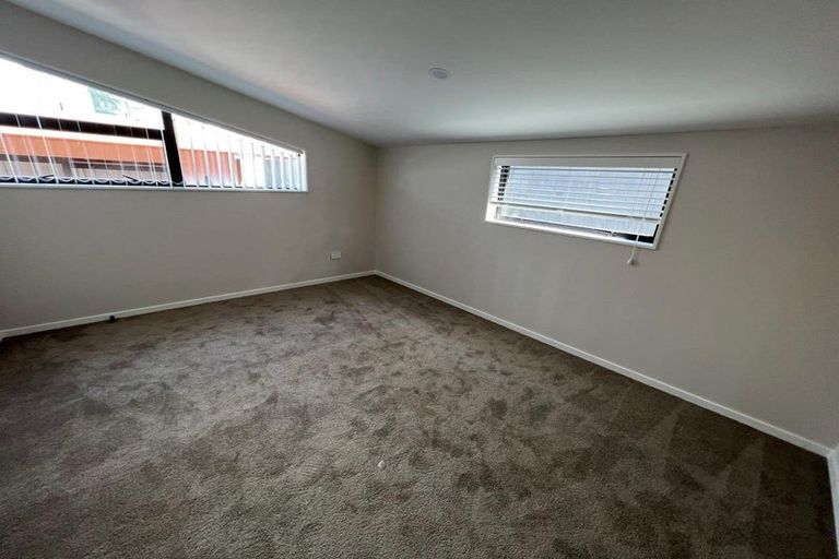 Photo of property in 10 Tapatai Place, Castor Bay, 0620