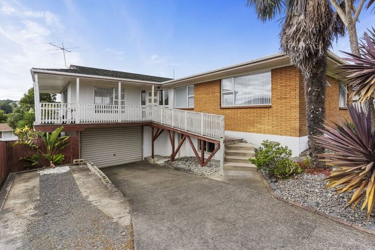 Photo of property in 20 Lynmore Drive, Hillpark, Auckland, 2102